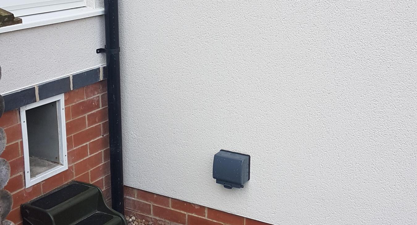 Electrical installation of outdoor socket